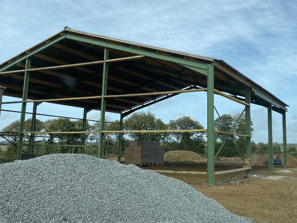 Construction de bâtiment de stockage par Dugué permettant de stocker fourrages, matériels…